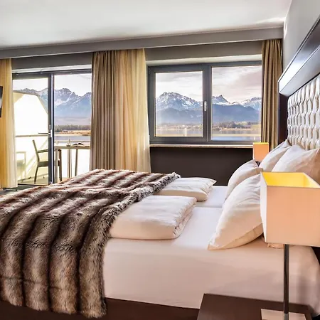 Отель Am Hopfensee 4*